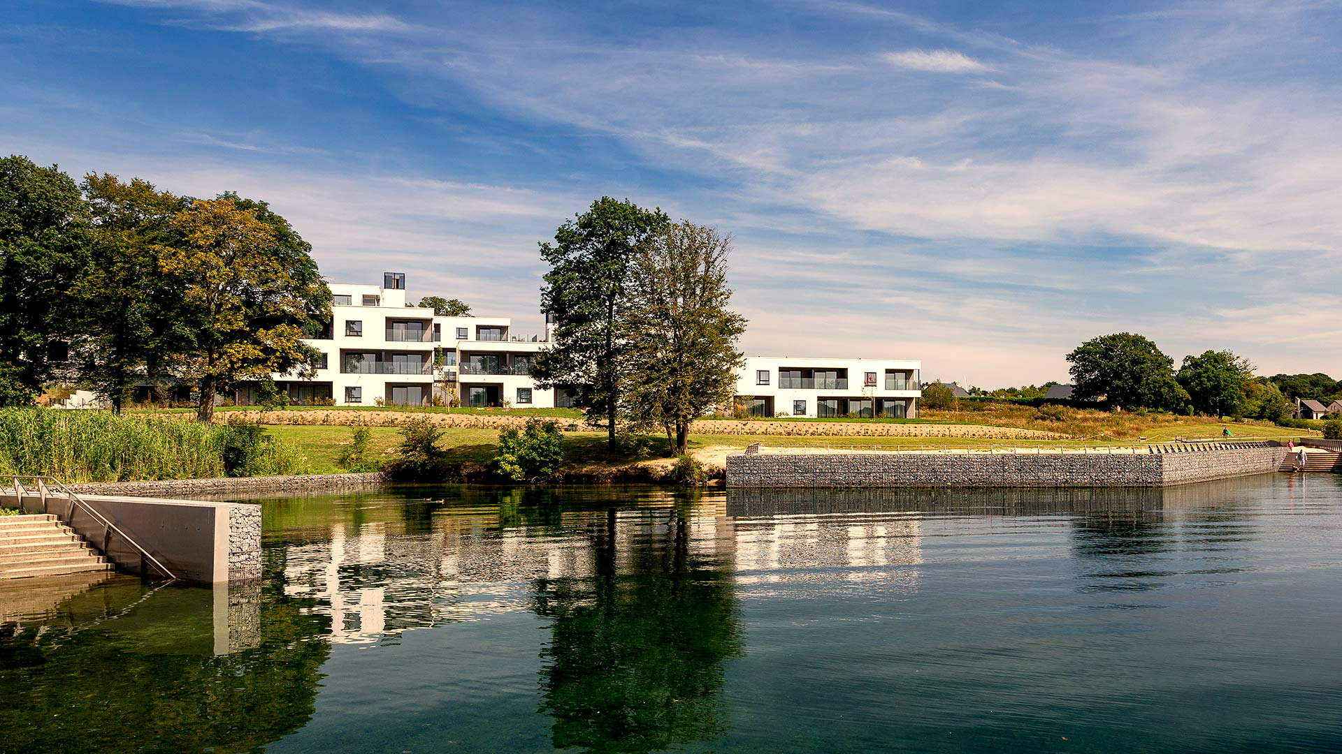 Eau d'Heure Lakes Hotel - golden lakes hotel