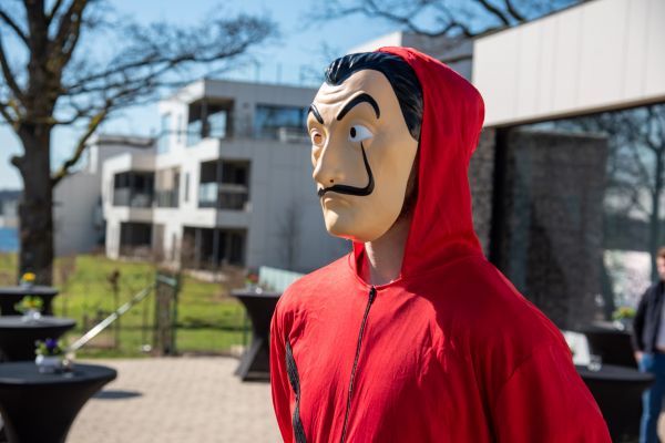 Un remake de la Casa de Papel aux Lacs de l'Eau d'Heure